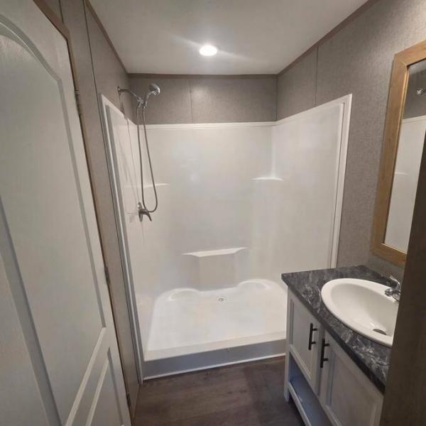 2022 76CEJ16663AH22  Home