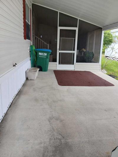 Photo 4 of 32 of home located at 9925 Ulmerton Road, #305 Largo, FL 33771