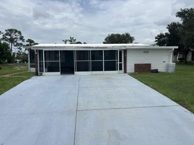 Photo 2 of 20 of home located at 10052 Mission Hills Ct North Fort Myers, FL 33903