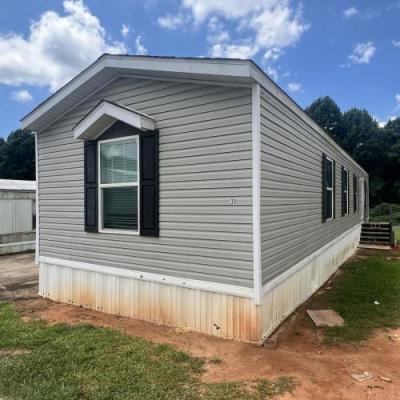 Photo 2 of 27 of home located at 31 Midway Drive Lavonia, GA 30553