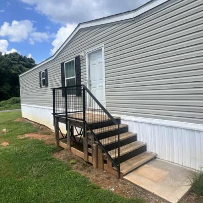 Photo 3 of 27 of home located at 31 Midway Drive Lavonia, GA 30553