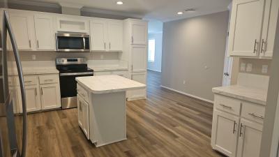 Photo 5 of 32 of home located at 450 Cary Lane Lot 244 Tarpon Springs, FL 34689