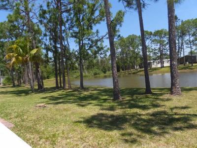 Photo 2 of 16 of home located at 19731 Woodfield Cir North Fort Myers, FL 33917
