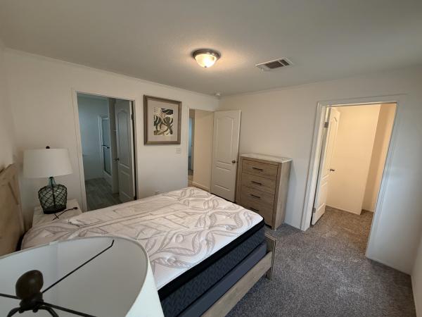 2022 Champion SIG3523B Mobile Home