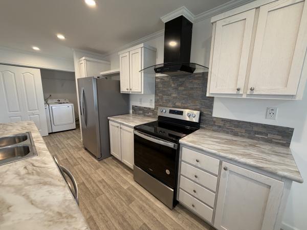 2022 Champion SIG3523B Mobile Home