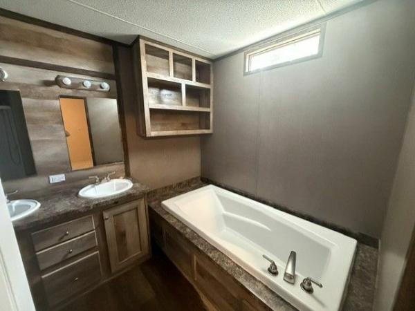 2016 CMH MANUFACTURING 31ANN16763AH17 Mobile Home