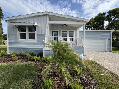 Photo 5 of 22 of home located at 6211 Colfield Circle Lot 259 Sarasota, FL 34241