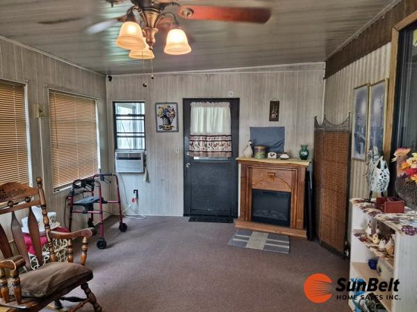 1981 Oakwood Mobile Home