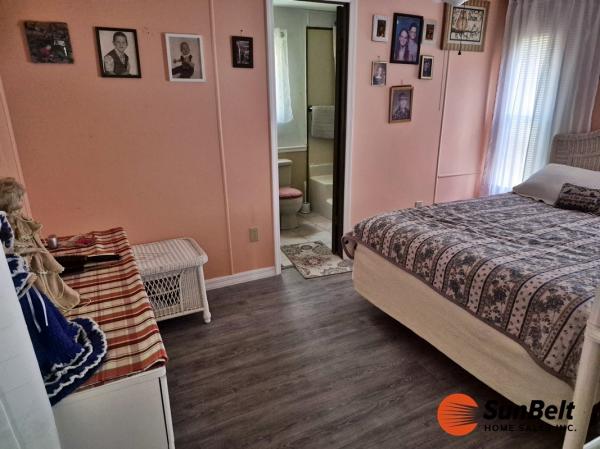 1981 Oakwood Mobile Home