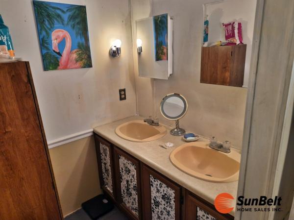 1981 Oakwood Mobile Home