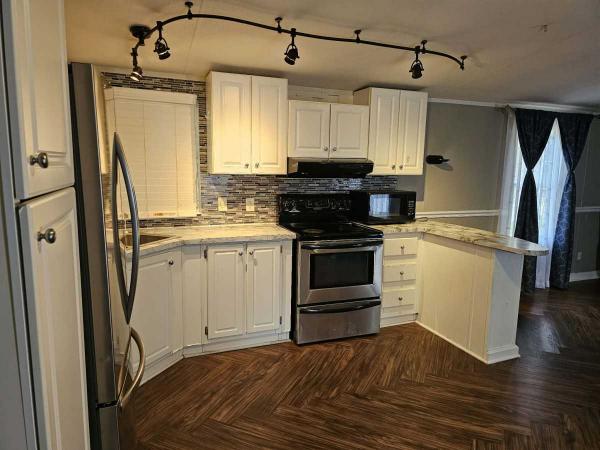 2002 Oakwood Mobile Home