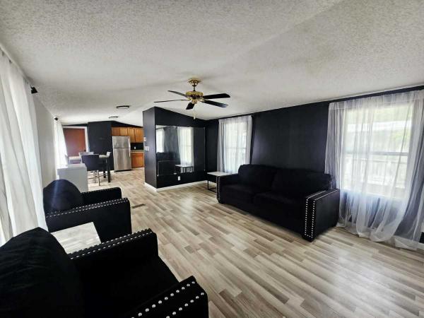 1994 Oakwood Mobile Home