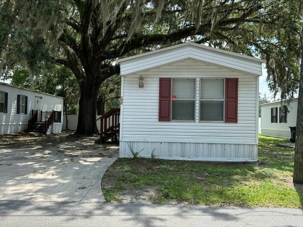 Photo 1 of 2 of home located at 9359 103rd St Lot #192 Jacksonville, FL 32210