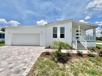 Photo 4 of 22 of home located at 5400 Halifax Drive Lot 394 Sarasota, FL 34233