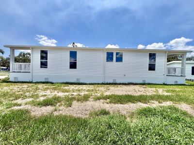 Photo 5 of 22 of home located at 5400 Halifax Drive Lot 394 Sarasota, FL 34233