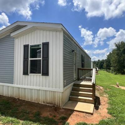 Photo 2 of 27 of home located at 329 Beaver Dam Circle Lavonia, GA 30553