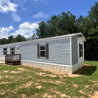 Photo 3 of 27 of home located at 329 Beaver Dam Circle Lavonia, GA 30553