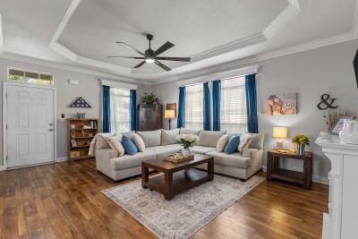 Photo 3 of 14 of home located at 21308 Jimpson Way Santa Clarita, CA 91351