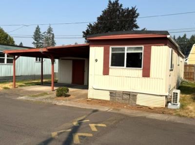 Photo 2 of 12 of home located at 4882 Lancaster Drive NE, Sp. #9 Salem, OR 97305