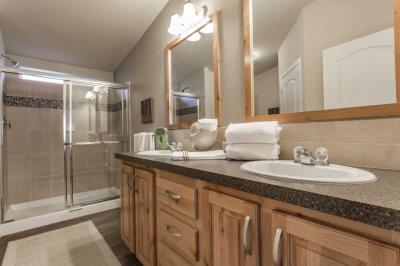 Photo 3 of 23 of home located at 3966 S. Pacific Hwy Medford, OR 97501