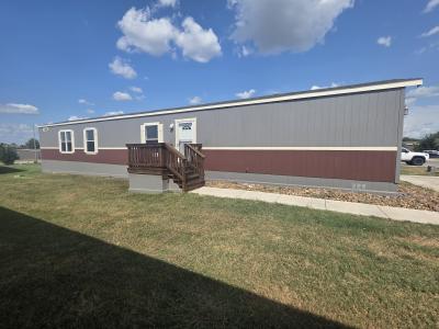 Photo 2 of 7 of home located at 7494 Golf Vista Blvd. #280 San Antonio, TX 78244