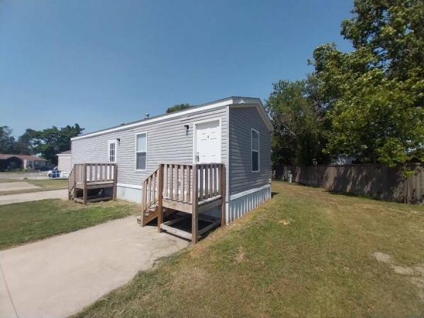 Photo 1 of 2 of home located at 1812 Dover Dr Salina, KS 67401