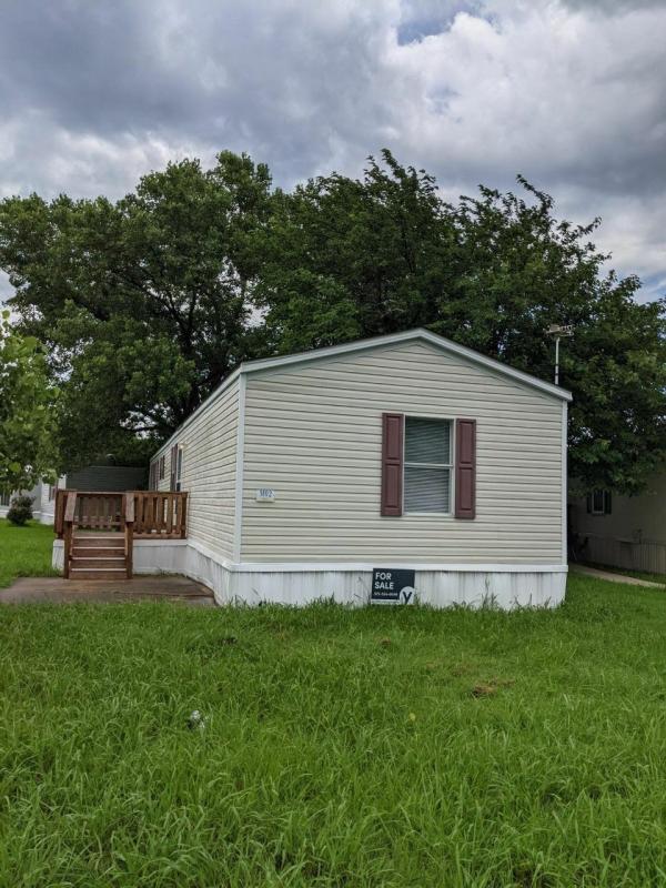 2004 FLEETWOOD HOMES Mobile Home For Sale