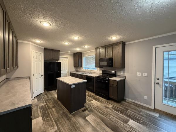 2023 CLAYTON RUTLEDGE 25RGR28684AH23  Home