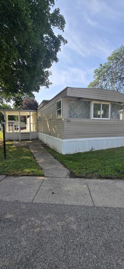 Photo 2 of 11 of home located at 302 Brittany Dr. #210 Lansing, MI 48906