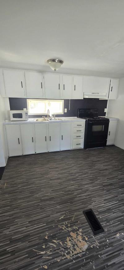 Photo 4 of 11 of home located at 302 Brittany Dr. #210 Lansing, MI 48906