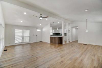 Photo 4 of 30 of home located at 8122 W. Flamingo Rd Las Vegas, NV 89147