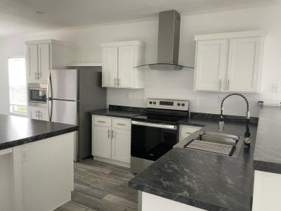 Photo 4 of 10 of home located at 277 Pineland Avenue Kyle, TX 78640