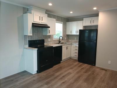 Mobile Home at 3024 Lamplight Dr Lot Lld3024 Columbus, IN 47203