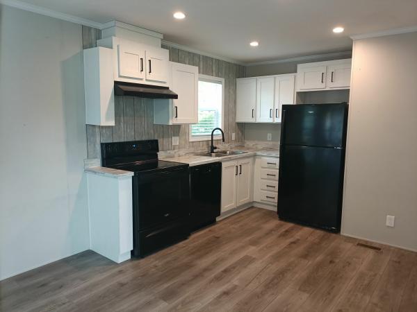 Photo 1 of 2 of home located at 3024 Lamplight Dr Lot Lld3024 Columbus, IN 47203