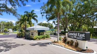 Photo 2 of 41 of home located at 6412 Wakefiled Lane Sarasota, FL 34241