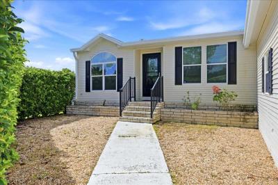 Photo 3 of 41 of home located at 6412 Wakefiled Lane Sarasota, FL 34241