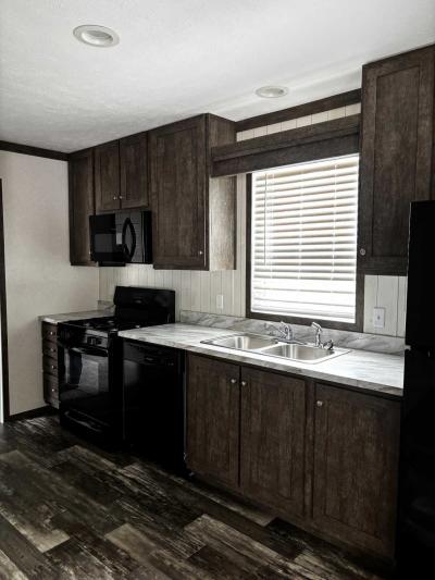 Mobile Home at 3725 N. Peoria Road Site 5 Springfield, IL 62703