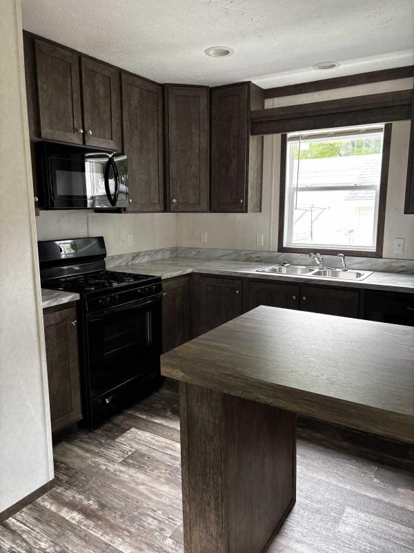 Photo 1 of 2 of home located at 3725 N. Peoria Rd. Site # 153 Springfield, IL 62703