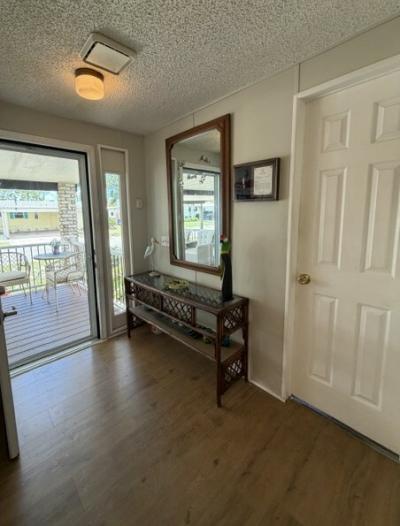 Photo 4 of 29 of home located at 2109 Pier Drive Ruskin, FL 33570