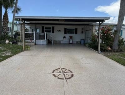 Photo 2 of 29 of home located at 2109 Pier Drive Ruskin, FL 33570