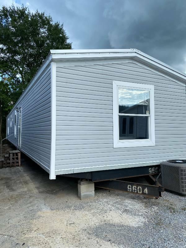 Photo 1 of 2 of home located at Alabama Mobile Home Brokers L 31888 State Highway 75 Oneonta, AL 35121