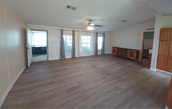 1999 SKYL 27x52 Mobile Home