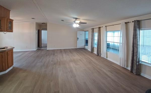 1999 SKYL 27x52 Mobile Home