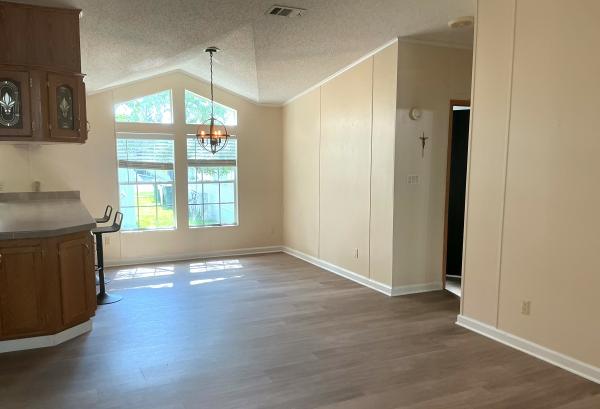 1999 SKYL 27x52 Mobile Home