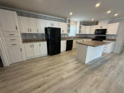 Photo 4 of 10 of home located at 919 Kathy Circle Flint, MI 48506