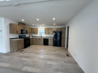 Photo 4 of 10 of home located at 652 Basswood Court Flint, MI 48506