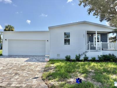 Photo 4 of 30 of home located at 5821 Chelsea Circle Lot 151 Sarasota, FL 34233