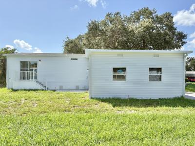 Photo 5 of 30 of home located at 5821 Chelsea Circle Lot 151 Sarasota, FL 34233