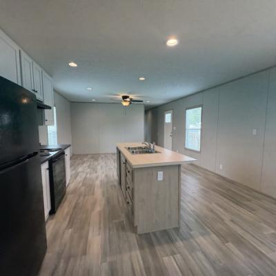 Photo 4 of 21 of home located at 334 Sycamore Loop Campbellsville, KY 42718