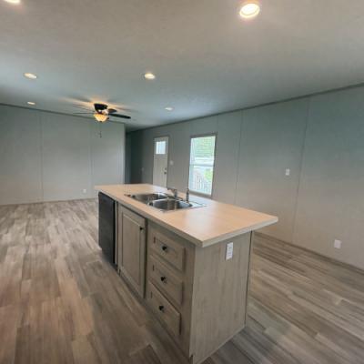 Photo 5 of 21 of home located at 334 Sycamore Loop Campbellsville, KY 42718